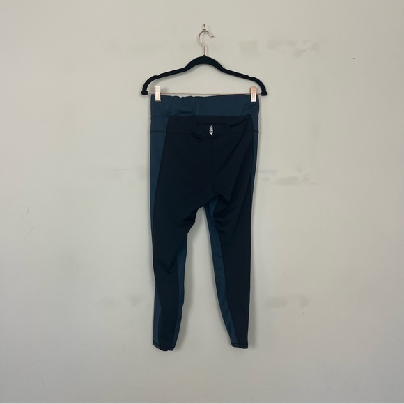 FREE PEOPLE MOVEMENT YOGA PANTS ANKLE LENGTH SIZE LARGE BLACK AND BLUE - Picture 11 of 14